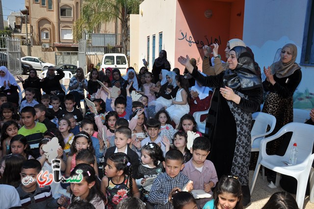 كفرقاسم – فيديو: بساتين الامل, السلام , والمحبة تحتفل بعيد الام على انغام عمو انس وجوقته ..